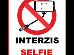 Placuta interzis selfie